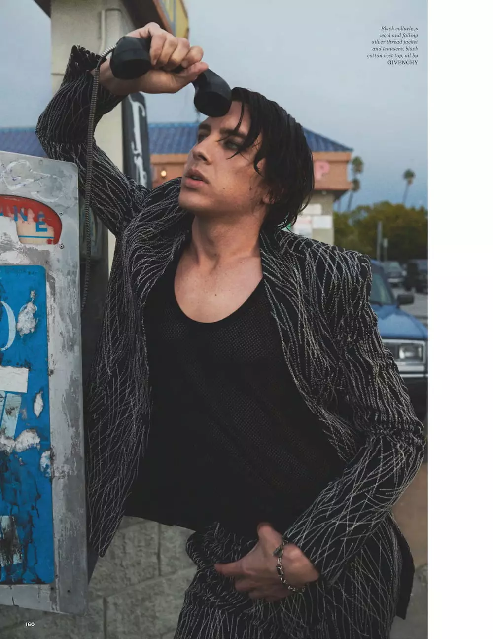 Cody Fern: Dışarıda Punk, Pin-Up, Genderf**k Rebel 21432_10