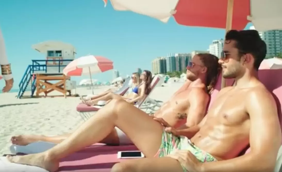 Hey jongens, ontdek wie er in de nieuwe video van Ricky Martin ft. Maluma "Vente Pa' Ca" zit, twee grote mannelijke modellen die we eerder hebben gepost: Andre Costa en Alexander Masson.