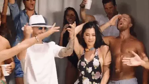 Assalomu alaykum, Riki Martin ft. Maluma "Vente Pa' Ca" ning yangi videosida kimlar borligini bilib oling, biz avval e'lon qilgan ikkita grand erkak model: Andre Kosta va Aleksandr Masson.