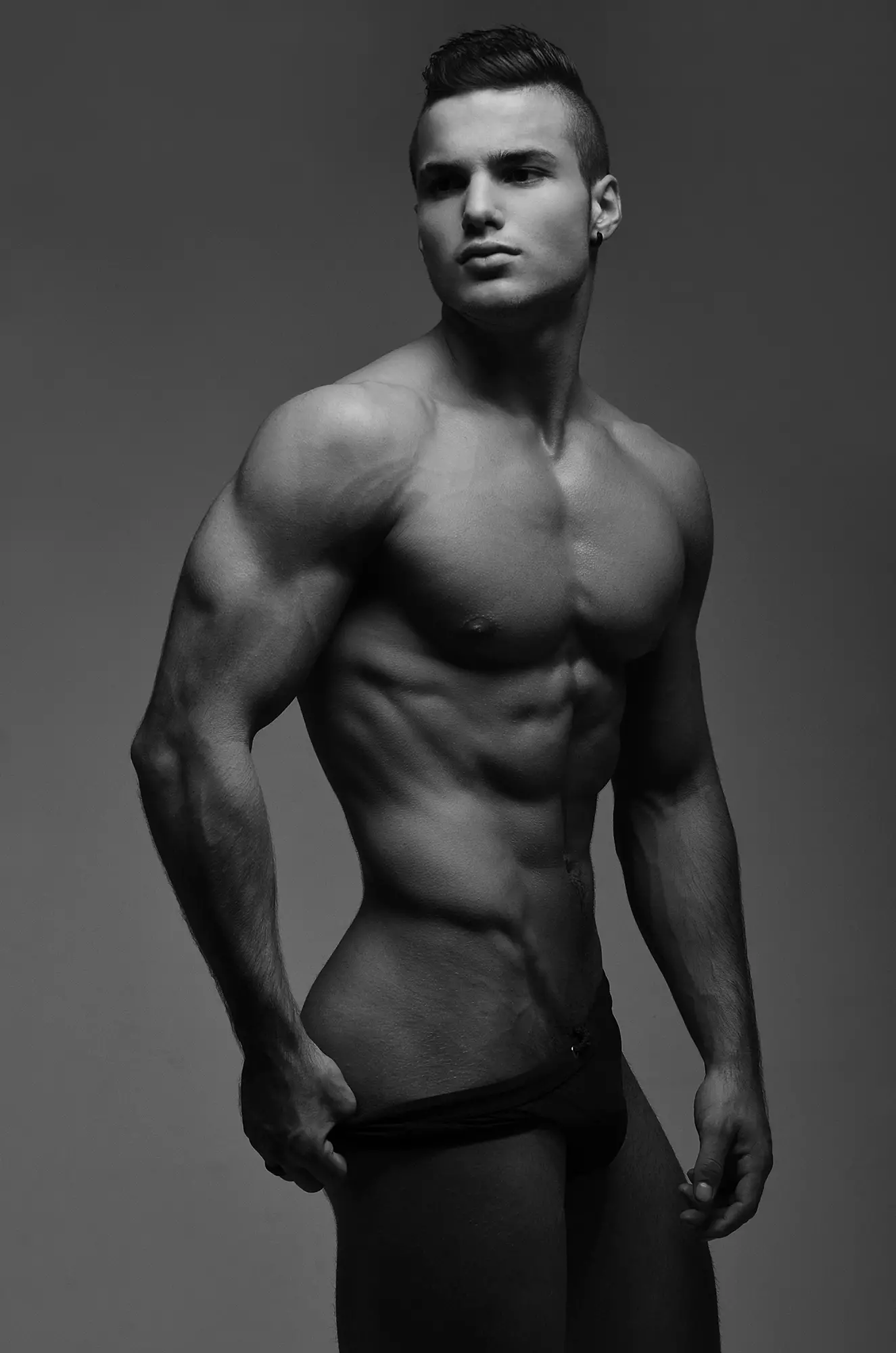 Narito ang ilang eksklusibong ginawa ng photographer na si Mladen Blagojevic kay Mario, isang magandang hunk male model at isang mananayaw mula sa Croatia at isang hottie sa ibabaw ng lahat.