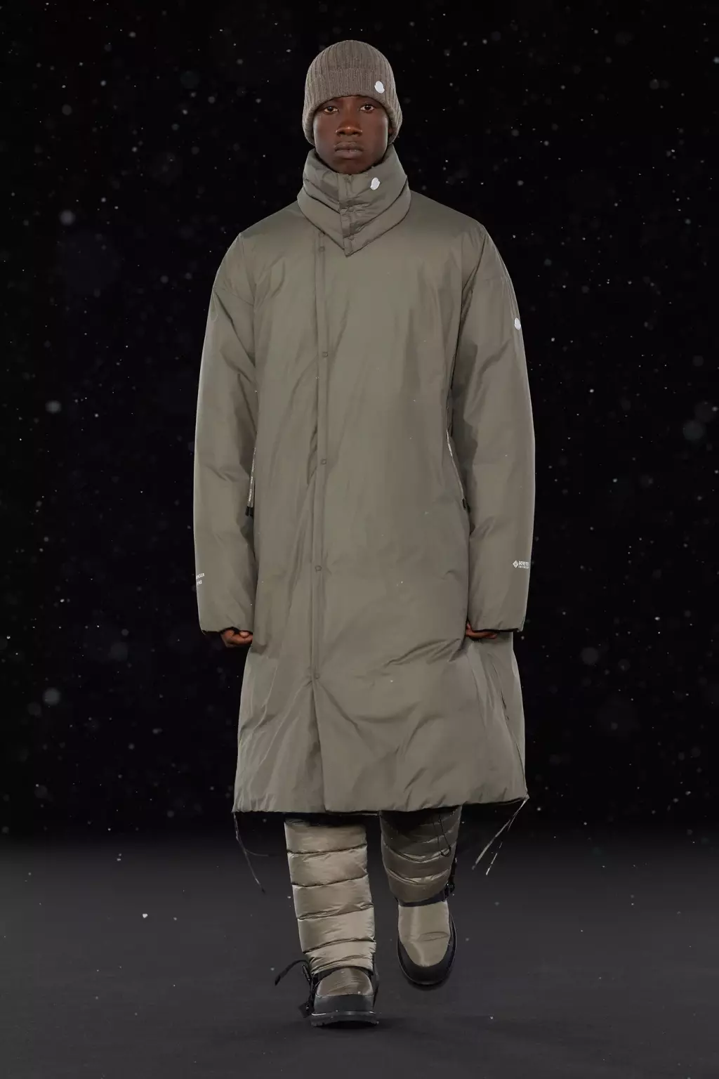 Moncler Genius RTW වසන්තය 2022 මිලාන් 21_3