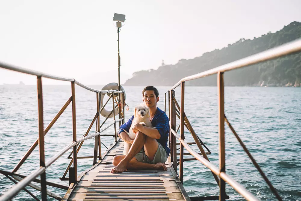 Çîroka deryayê li Hong Kongê bi modela 2 jêhatî Richie Kul û wênekêş / mîmar Vivien Wei Wei Liu û hevala Richie ya wekhev fotojenîk Lily.