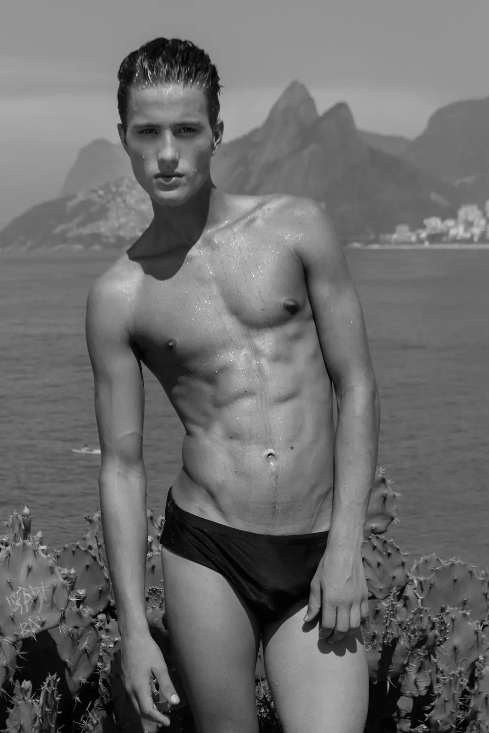 介绍男模 Daniel Fernandes 巴西新面孔，在 40 Graus Models 签约，摄影：Beto Urbano。