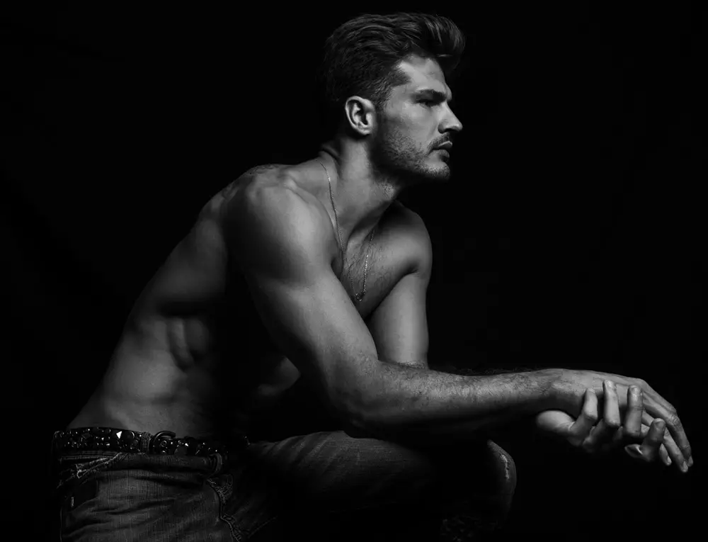 Sublime portrait du top model Diego Miguel par Matthew Pandolfe