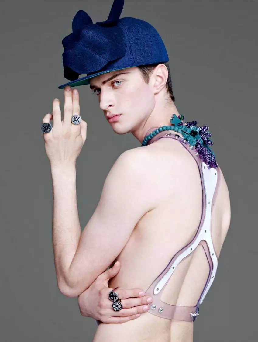 Matthew Bell di Leslie Kee3