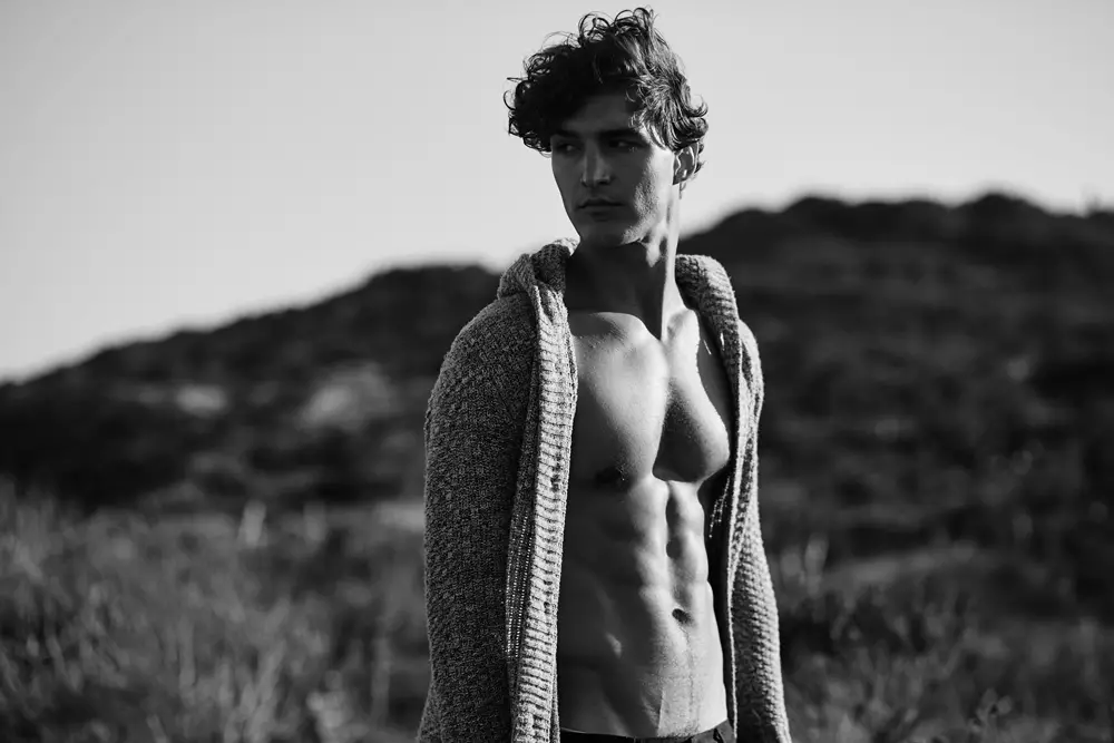 Fotograaf Alexis Adam komt einlings werom nei Fashionably Male yn dizze fassinearre set mei model Andrew Lewandowski tekene mei: Wilhelmina LA, Soul NYC, Ignite MN, View Spain.