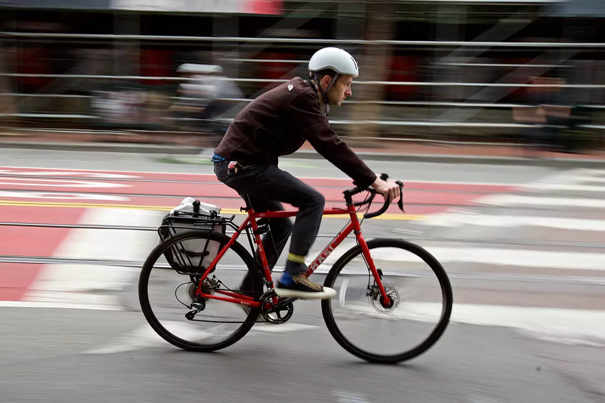 Wenke oor hoe om veilig te wees terwyl jy in die stad fietsry