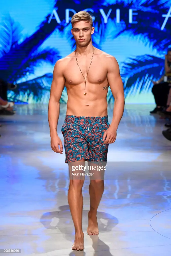 Wani samfurin yana tafiya a titin jirgin sama don Argyle Grant a Miami Swim Week wanda aka ƙarfafa ta Art Hearts Fashion Swim/Resort 2018/19 a Faena Forum a kan Yuli 13, 2018 a Miami Beach, Florida.