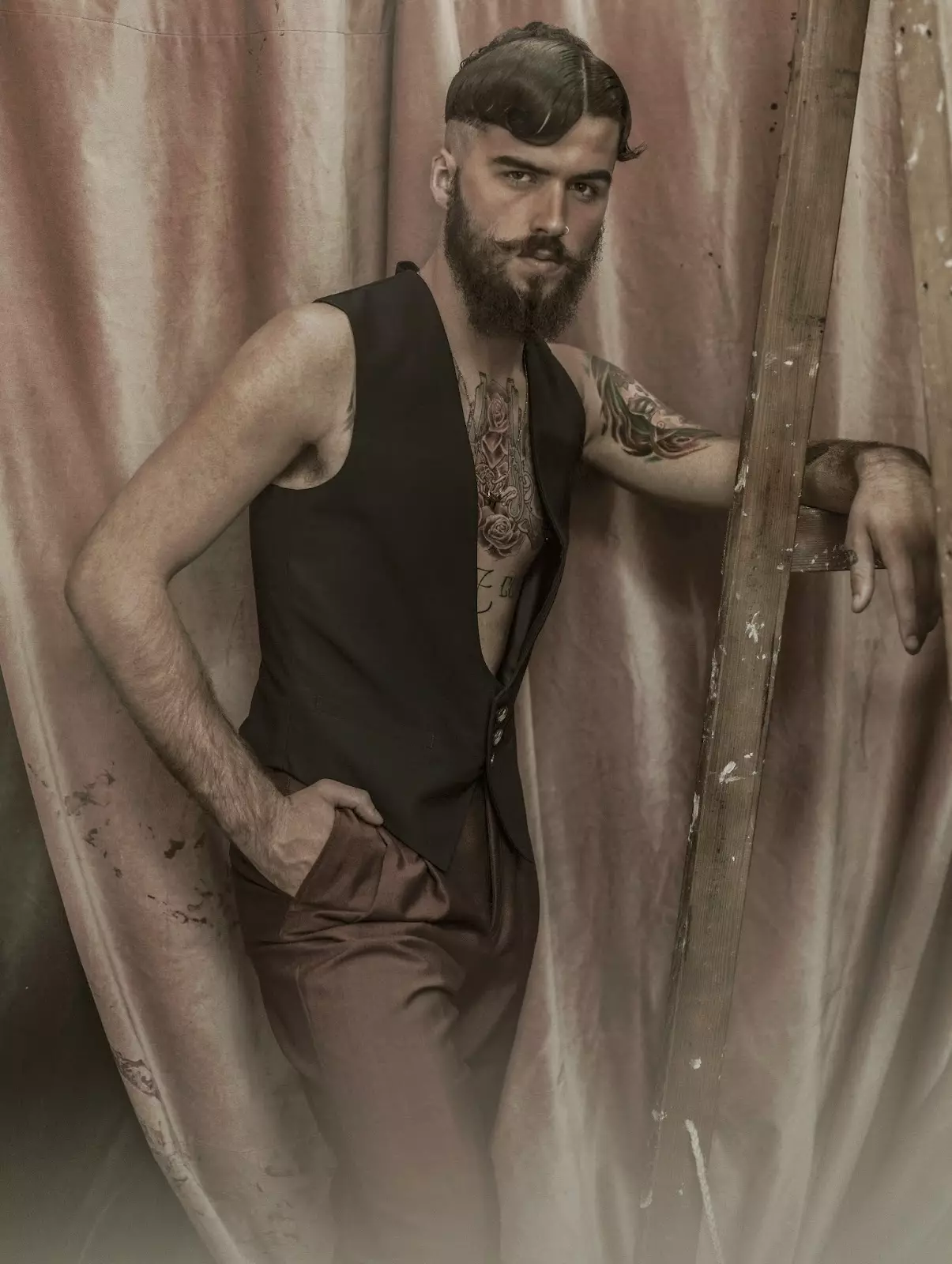 Männer Folio Indonesien September 2014. (Fashion Issue) mat Andre Hamann, Billy Huxley, Charlie Winzar, Declan-John Geraghty & Jimmy Launnay. Fotograf: Arseto Adiputra Styling: Graham Cruz Hoer: Jody Taylor + Svajunas Grybe Grooming: Joey Choy