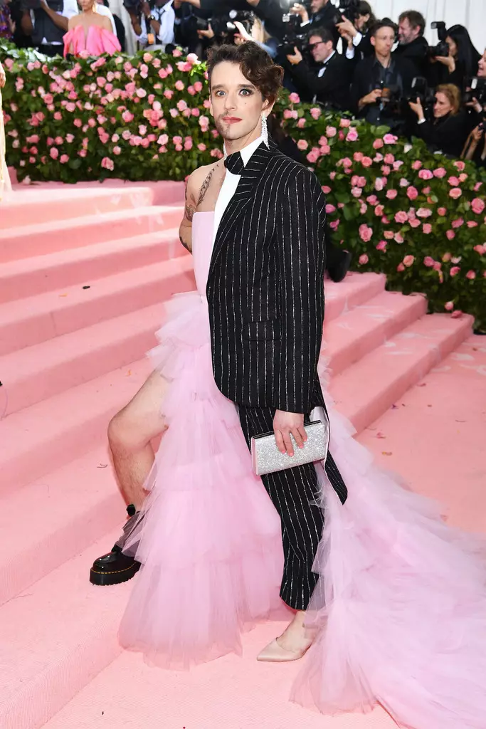 Ụmụ nwoke na 2019 Met Gala na-eme ememe: Ihe ndetu na ejiji 23276_16