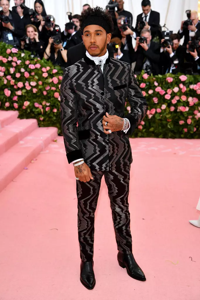 Homes al campament de celebració de la Met Gala 2019: notes sobre la moda 23276_19