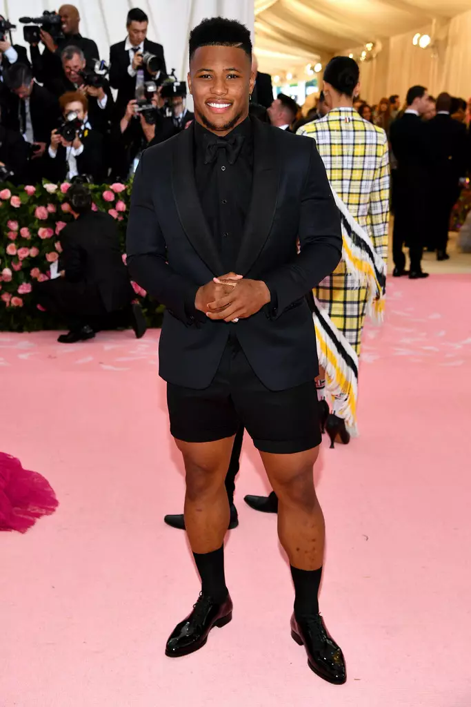 Homes al campament de celebració de la Met Gala 2019: notes sobre la moda 23276_28