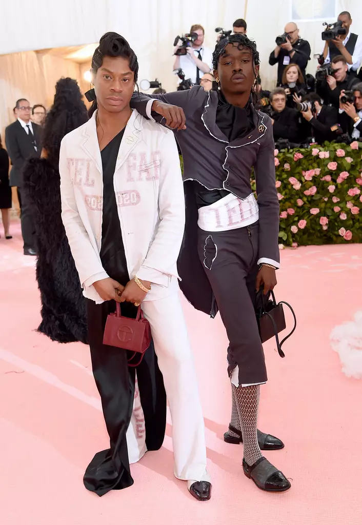 Ụmụ nwoke na 2019 Met Gala na-eme ememe: Ihe ndetu na ejiji 23276_34