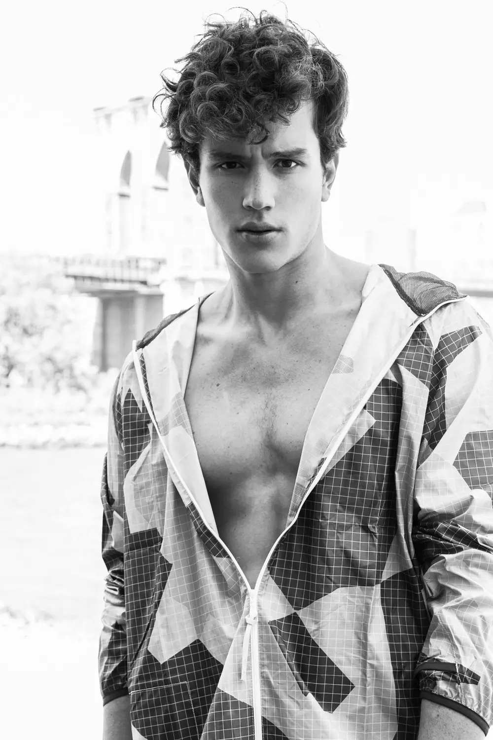 Aqui está William Moncada, um modelo masculino de Talentoso colombiano representado por Wilhelmina NYC. William foi descoberto pelo fotógrafo Juan Neira no instagram em fevereiro passado.