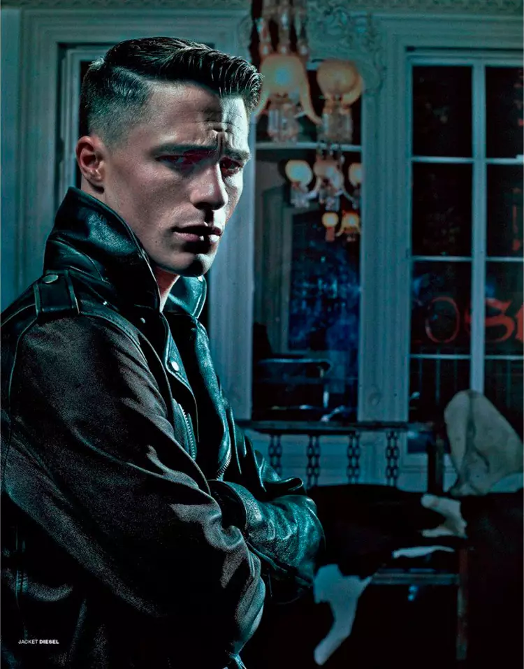 Herec Colton Haynes, ktorý pre najnovšie vydanie magazínu VMan nafotil Steven Klein a upravil ho Nicola Formichetti.