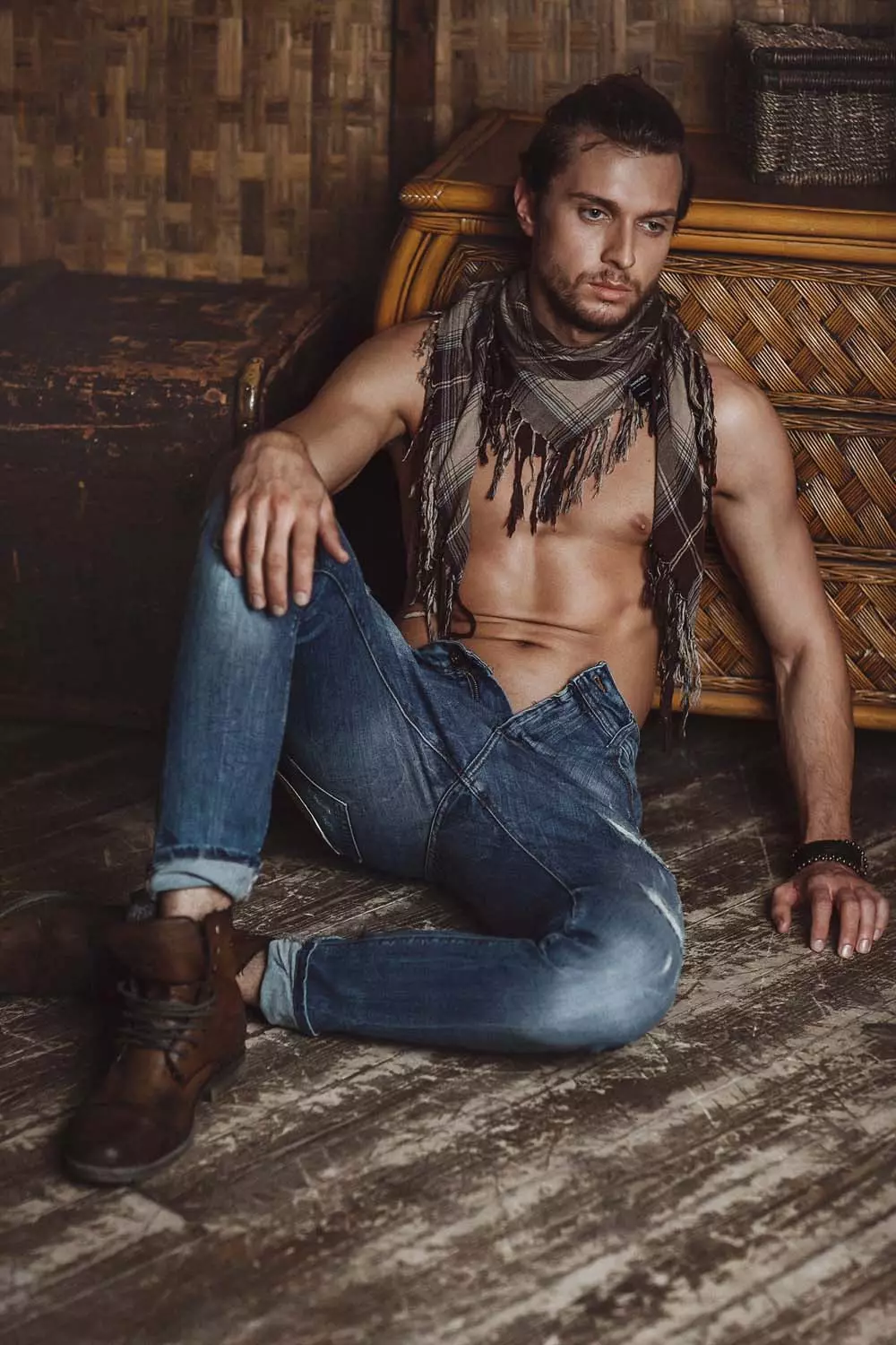 Hier is 'n nuwe skoot met die Moskouse model Artem Gerasimov deur Artur Kharakhashyan.