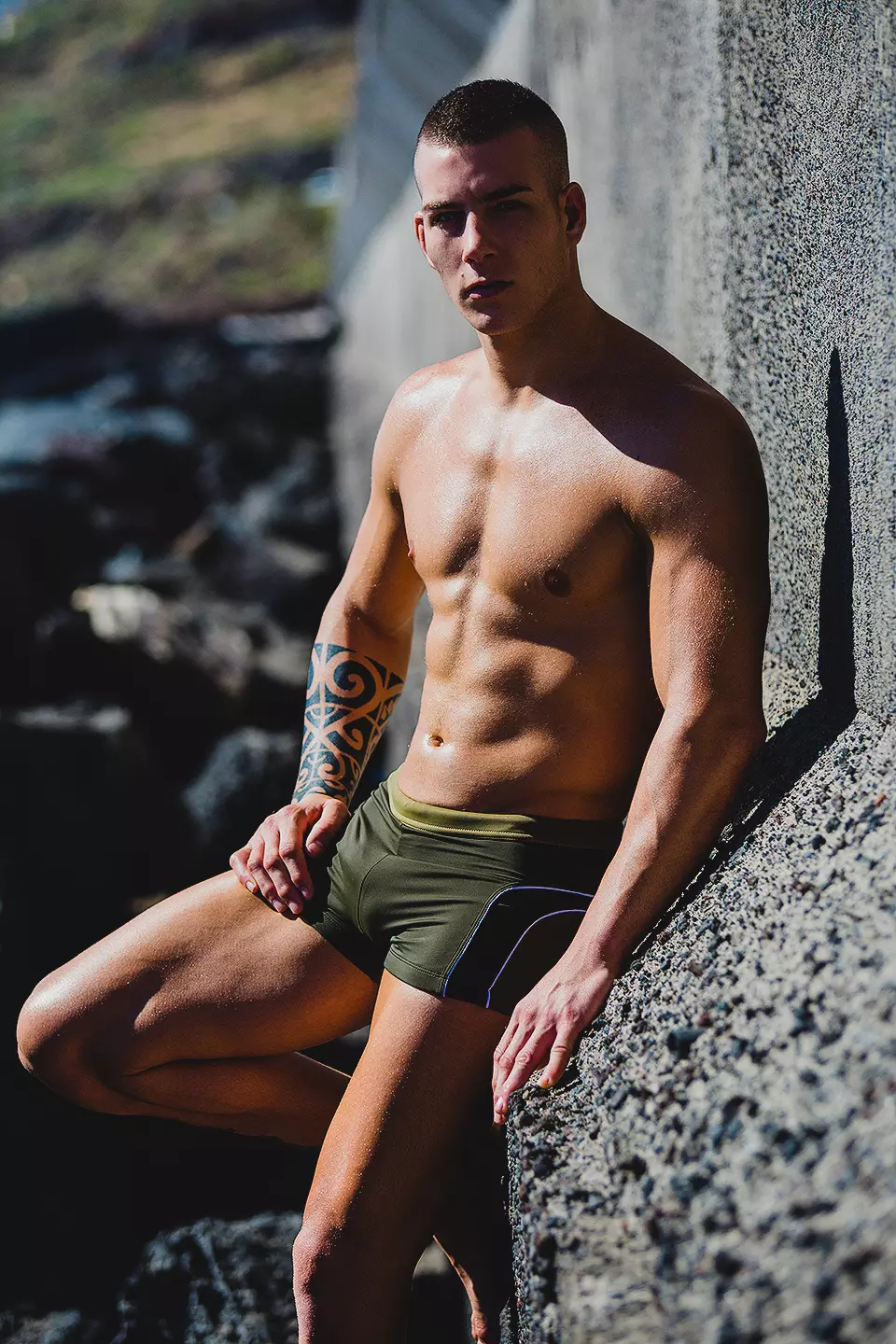 Christopheru Garcíovi je 28 let a je profesionálním bojovníkem Jui-Jitsu, ale nyní pózuje pro ST33LE Swimwear, který na Tenerife střílel talentovaný Adrián C. Martín.