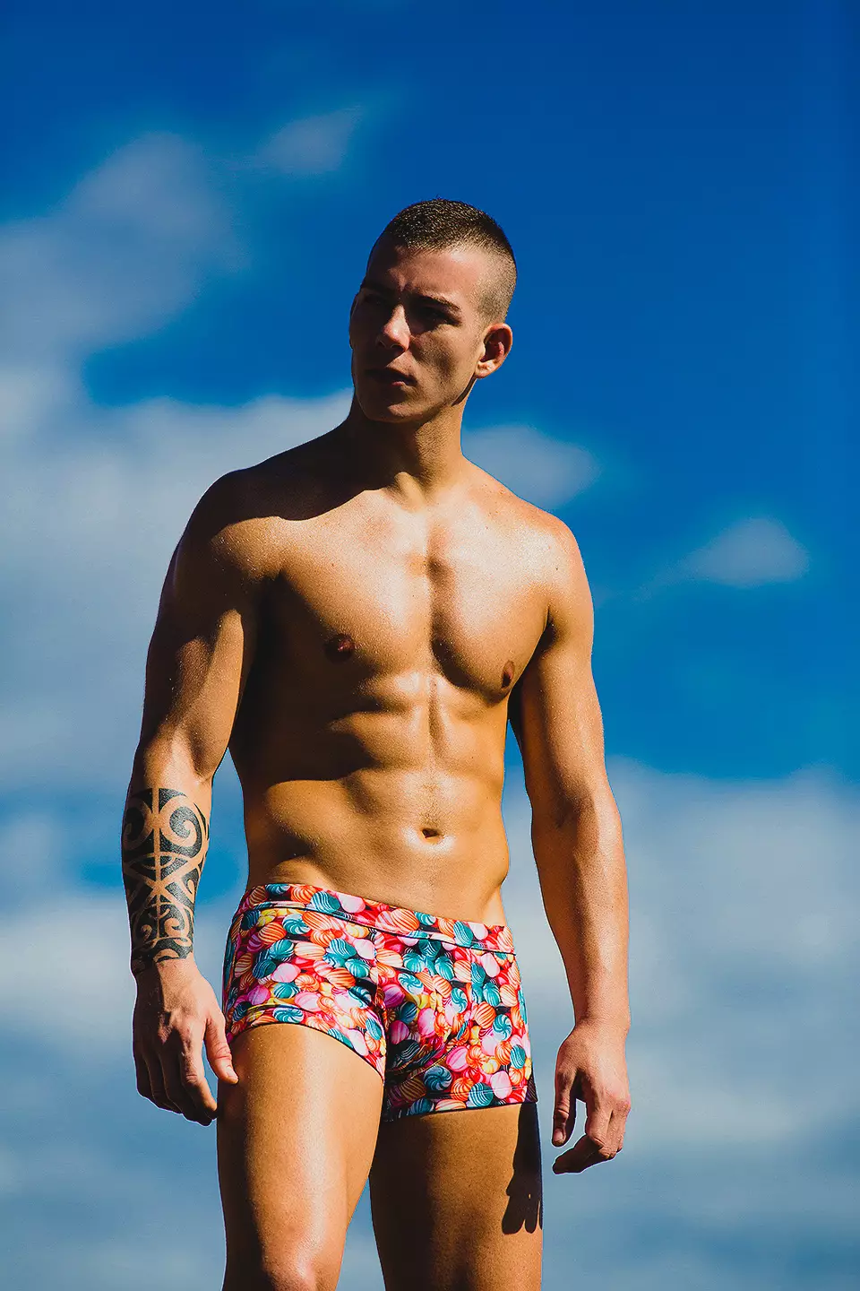 Christopher García is 28 jaar en een professionele Jui-Jitsu-jager, maar nu poseert hij voor ST33LE Swimwear, gefilmd op Tenerife door de getalenteerde Adrián C. Martín.