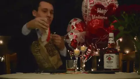 10 GIF explicats com pots sortir amb el teu whisky el dia de Sant Valentí 239_7