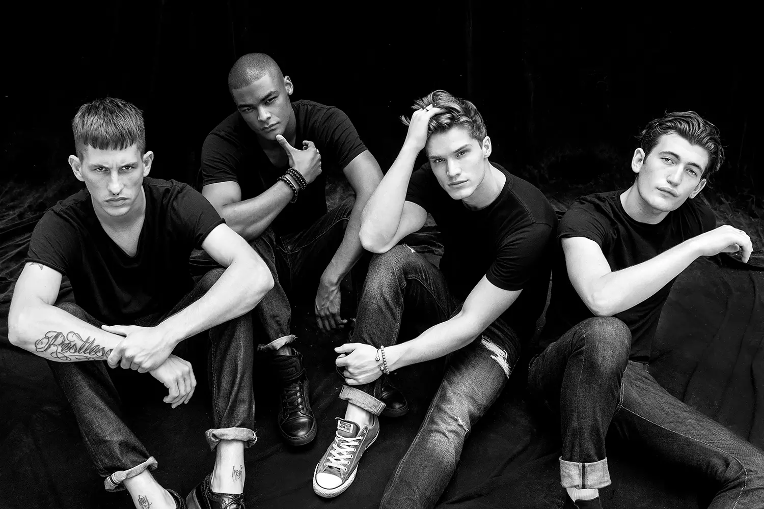 Boys of Summer Schoss vum Gregory Prescott, si sinn all männlech Modeller aus Q Model Management zu New York City. D'Modeller sinn den Dylan Hartigan aus England, Eugon McNeil aus Cape Town, Südafrika, Jannick Scharmwebber aus Däitschland, Matthew McGue a Cameron Keesling allebéid aus den USA.