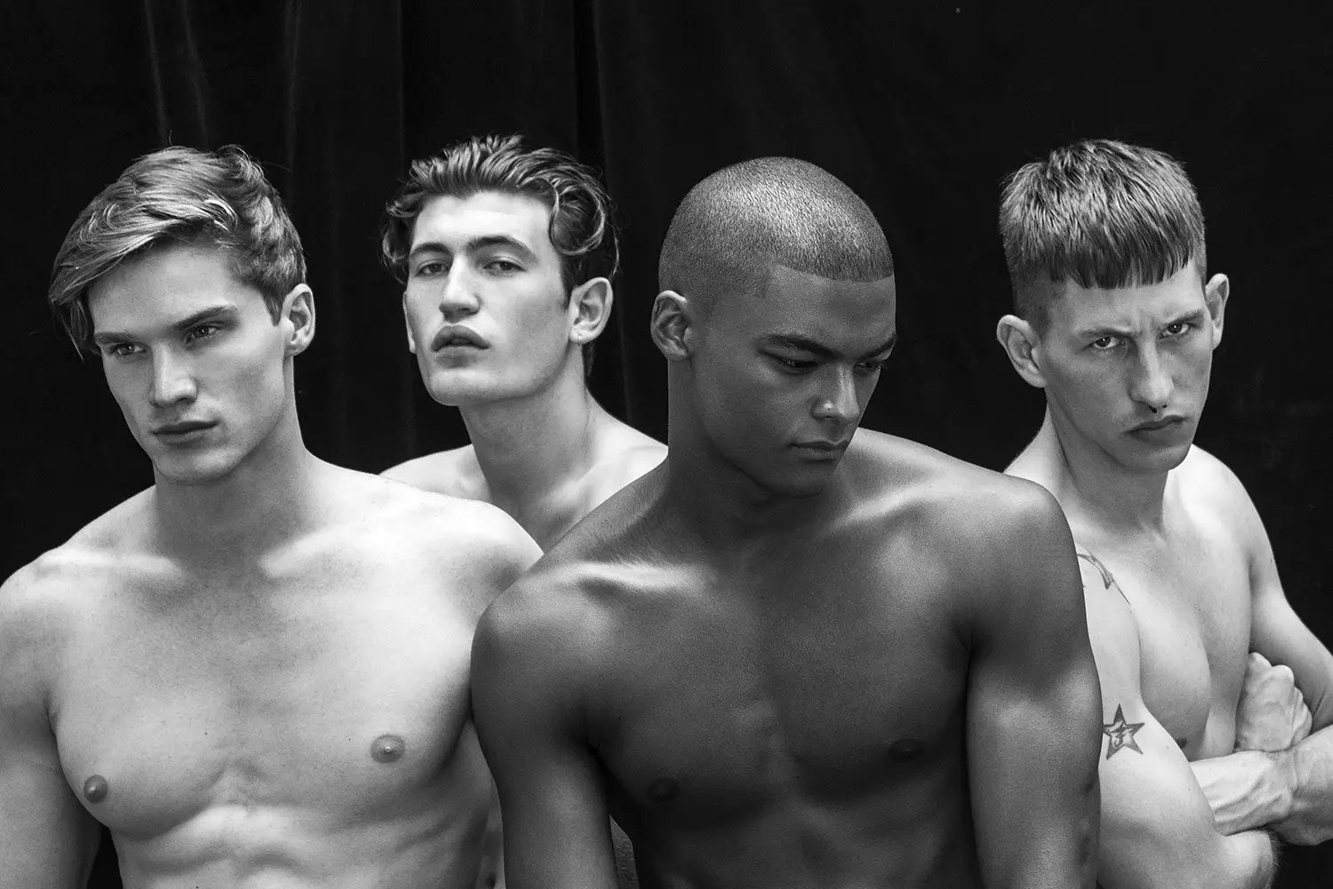 Dječaci ljeta koje je snimio Gregory Prescott, svi su muški modeli iz Q Model Managementa u New Yorku. Modeli su Dylan Hartigan iz Engleske, Eugon McNeil iz Kejptauna, Južna Afrika, Jannick Scharmwebber iz Njemačke, Matthew McGue i Cameron Keesling obojica iz SAD-a.