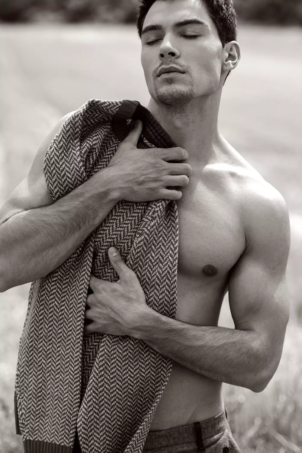 Saksa modell Markus Schäfer poseerib Steffen Mölleri uutel võtetel hämmastavalt.