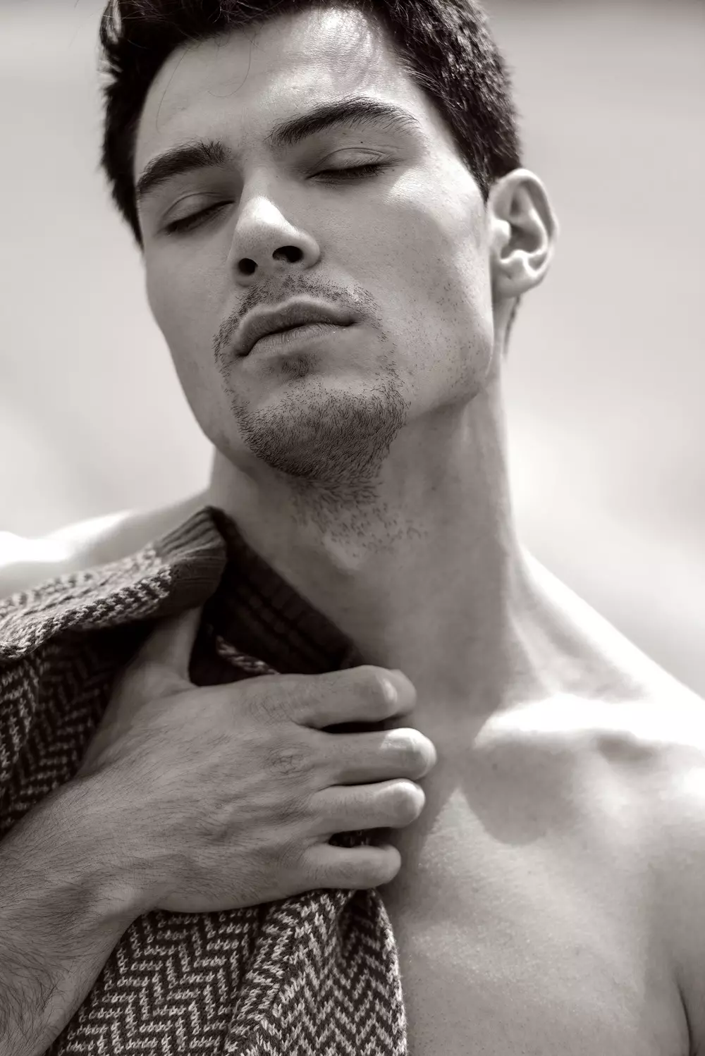 O modelo alemão Markus Schäfer posando de forma incrível com as novas fotos de Steffen Möller.