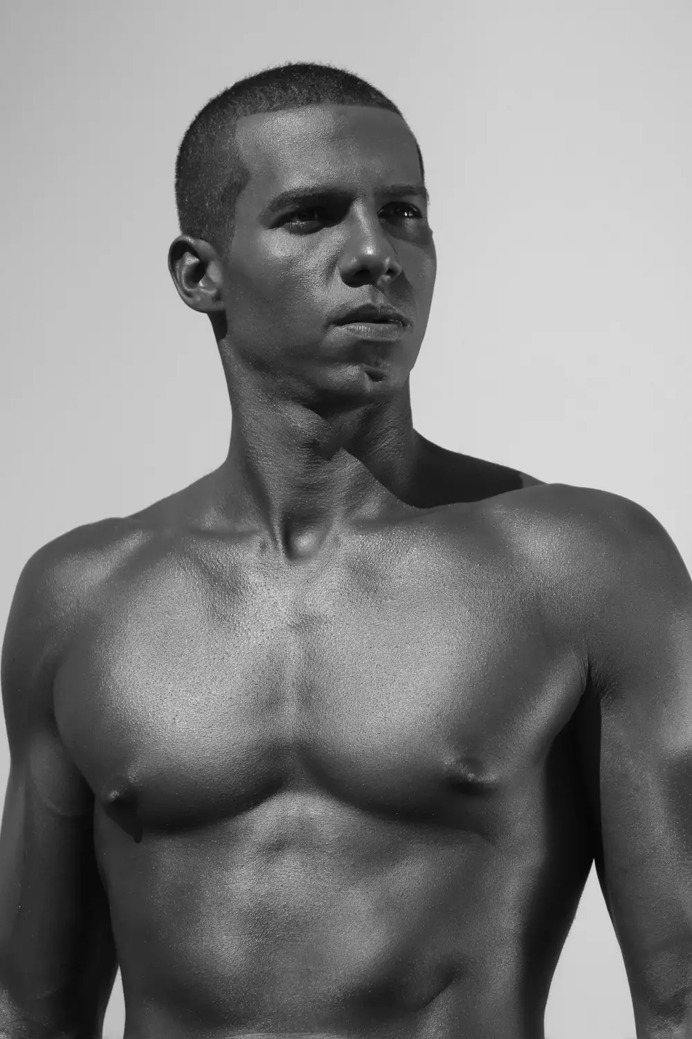 Pleatst Rio de Janeiro, hjir is 40 Graus Models Leandro Gonçalves sketten troch Marcio Farias.