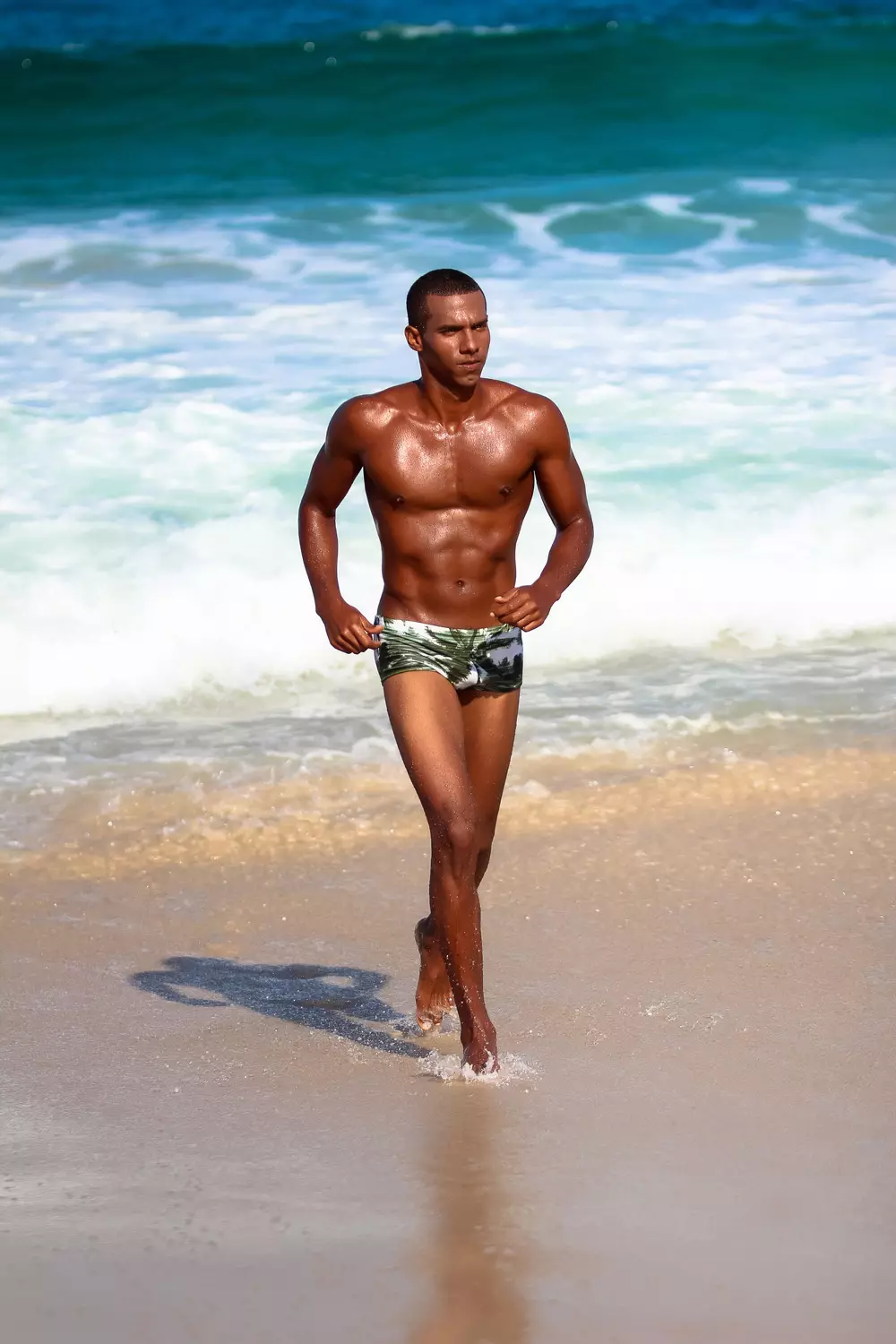 Ibekwe eRio de Janeiro, nantsi i40 Graus Models uLeandro Gonçalves odutyulwe nguMarcio Farias.