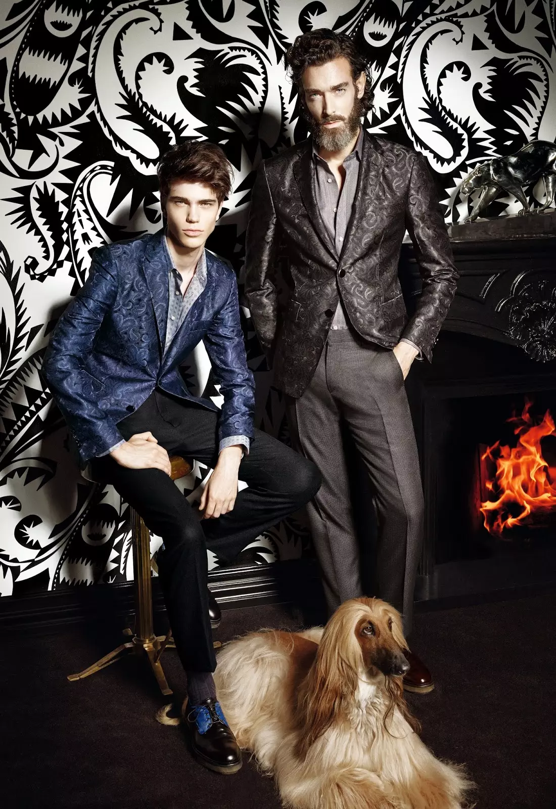 Etro Uomo Fall/Winter 2015.16 Campaign/Lookbook. O le aoina na taʻua o le "mauoa ma faʻatulagaina e pei o se kapeneta o le fia iloa." O lenei fa'aputuga o se fa'ata'ita'iga malosi o le mafaufau i mea o lo'o tulituliloaina le teuga fa'ata'ita'i.