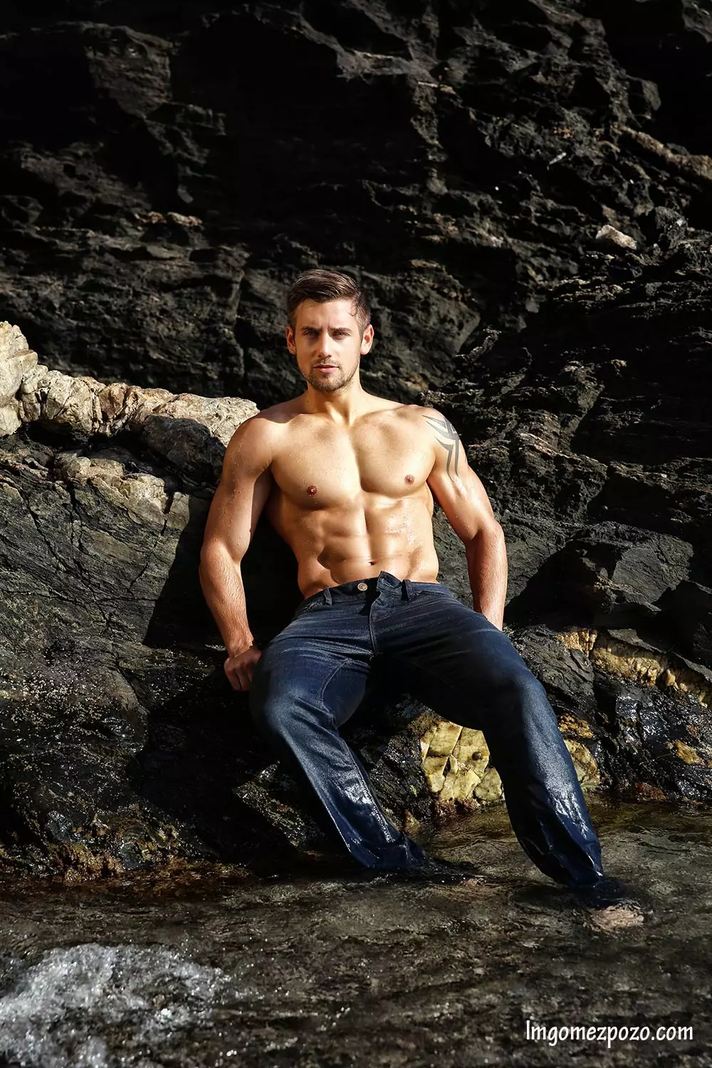 Acest material este doar pentru căutătorii de Hunks din întreaga lume. Modelul Alex Crockford de fitness sportiv, cu sediul în Londra, fotografiat de LM Gómez Pozo.