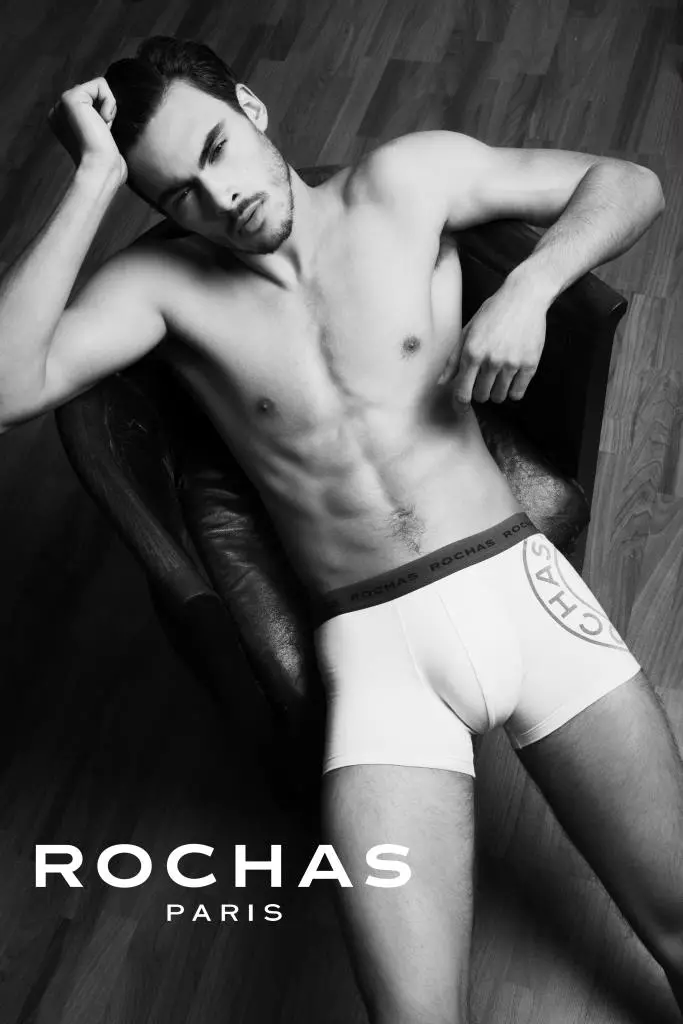 Fran M. z @FashionArtMGMT je novým telom a tvárou poslednej kampane Rochas Paris Underwear. Tento mladý španielsky model objavil minulú sezónu Roberto Verino na MBFWM. Potom pôsobí v Miláne a Šanghaji ako jeden z nových modelov na medzinárodnej scéne. Fran prináša novú mužnosť prostredníctvom rasovej sily svojej tváre a dokonalého tela. Z týchto dôvodov bol vybraný ako hviezda v tejto medzinárodnej kampani, ktorú nakrútil Jose Alfaro.