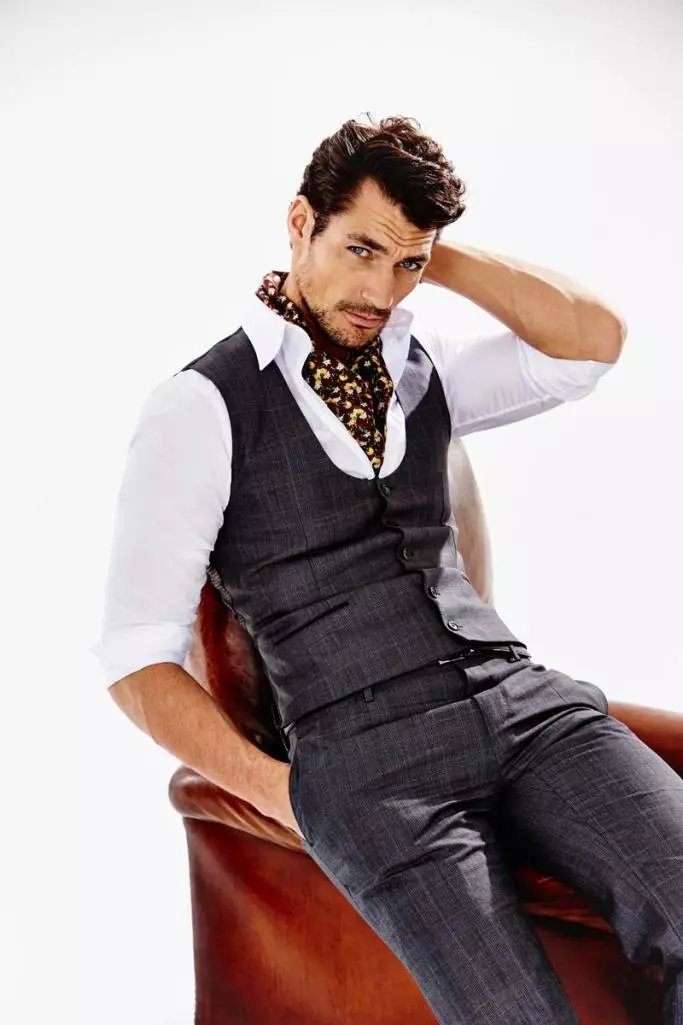 Supermodelka David Gandy přebírá stránky posledního vydání italského magazínu Grazia a pózuje pro nový úvodník, jehož objektivem je fotografka Esther Haase. Modrooký model, který propůjčuje své jedinečné a okouzlující rysy sofistikovaným obrázkům, je stylizovaný Elisabettou Cavatorta do ostrého šatníku, který zdůrazňuje Davidův vrozený typický gentlemanský postoj. /Péče o Larryho Kinga.