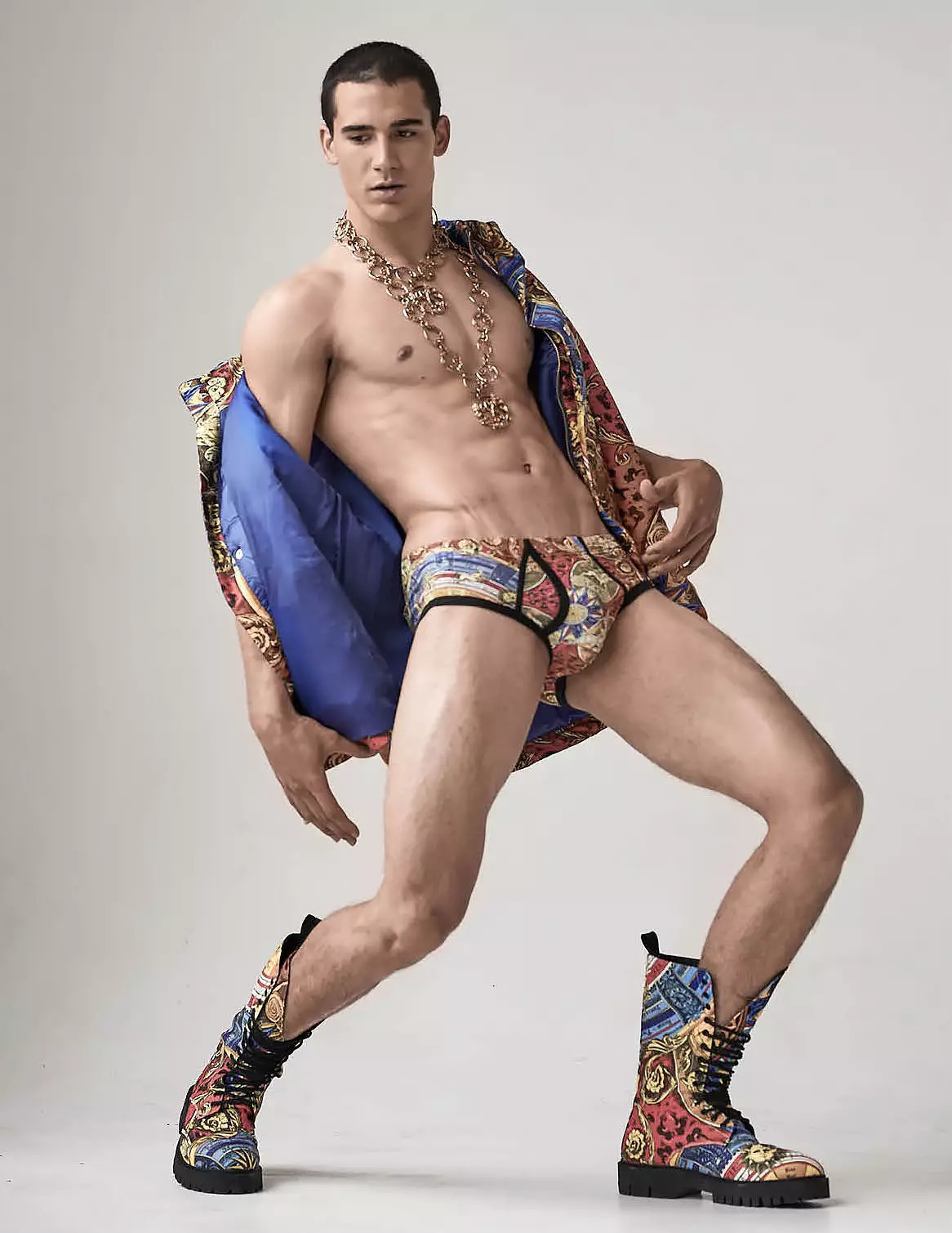 Kopano ea Sets'oants'o Marcus Mam le Moschino ka Jeremy Scott 25371_9