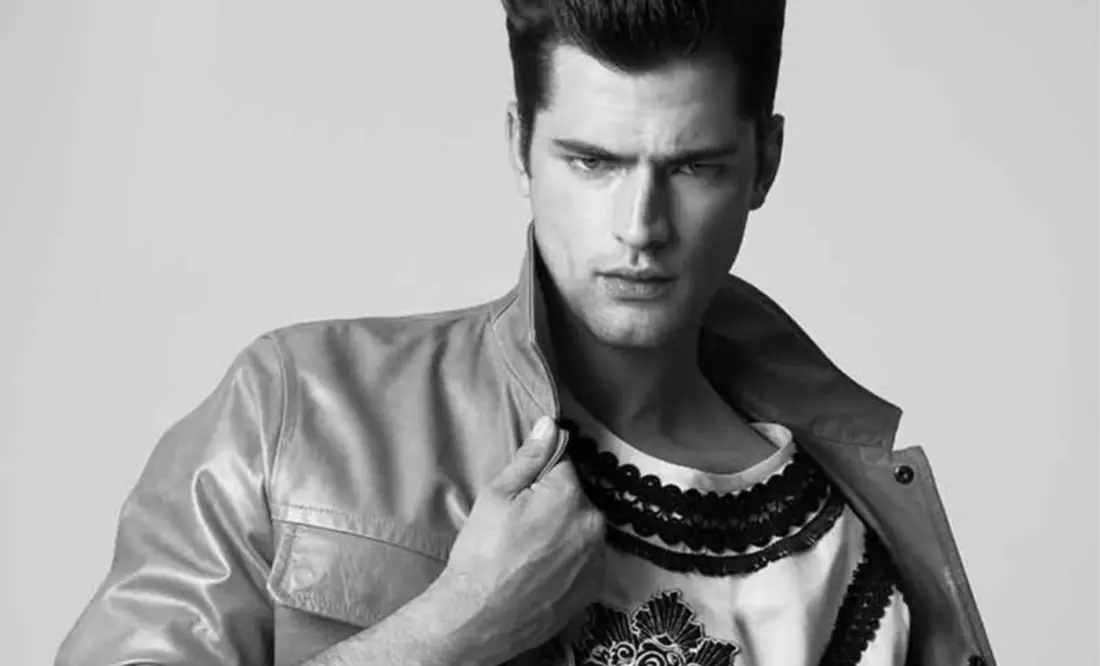 Plej alta modelo Sean O'Pry por Esquire Serbio ampleksas niajn paĝojn kun foto de Saverio Cardia.