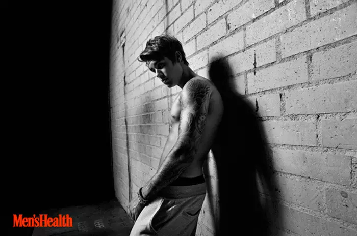 Justin Bieber behandelt het laatste nummer van Men's Health magazine, gefotografeerd door Peter Hapak.