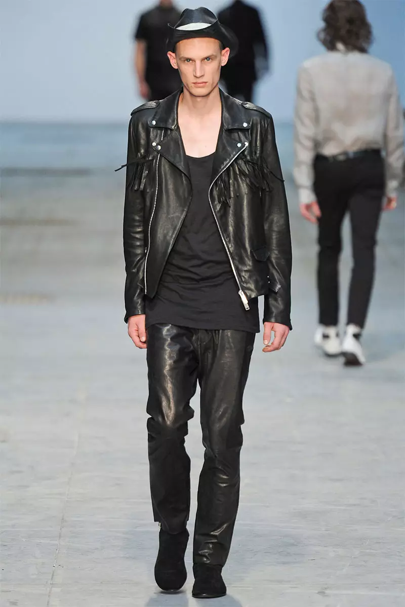 Búningur_National_ss14_8