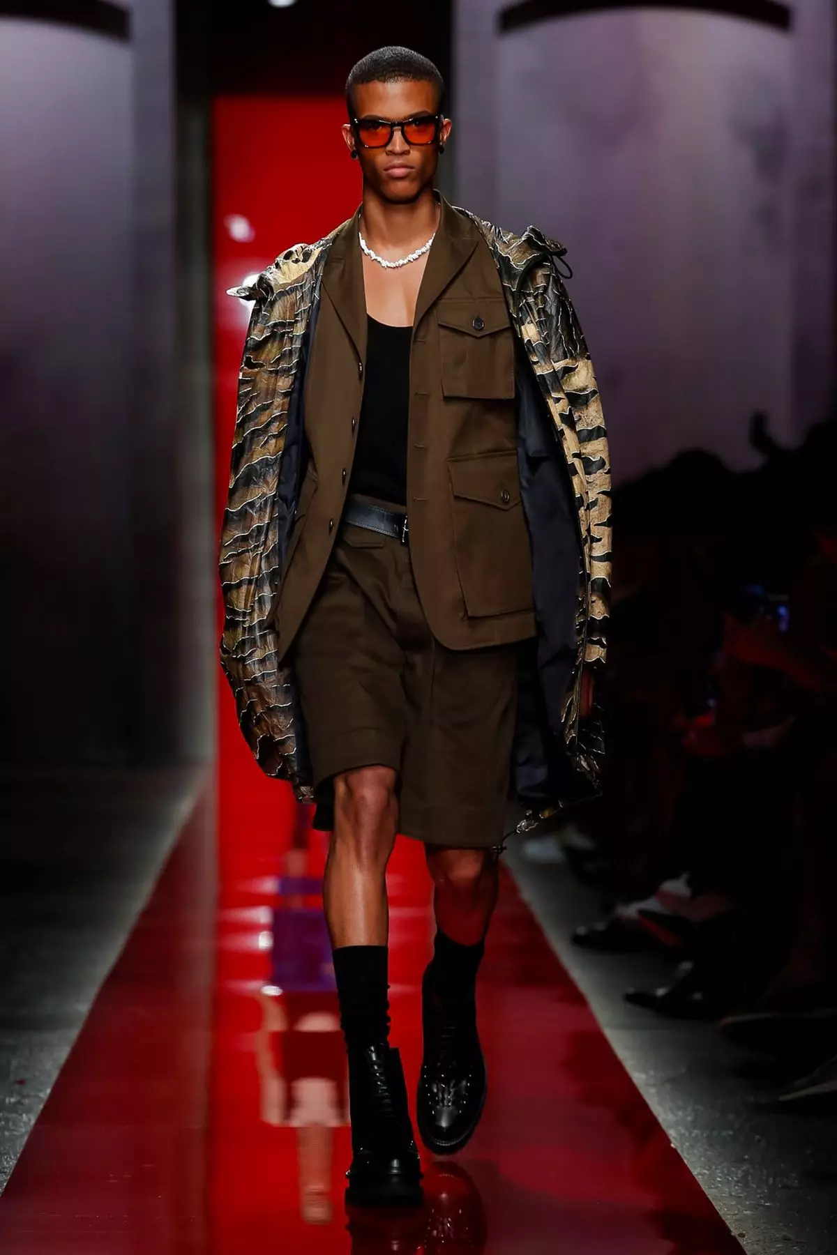 Dsquared2 ወንዶች እና ሴቶች ጸደይ/በጋ 2020 ሚላን 26468_11