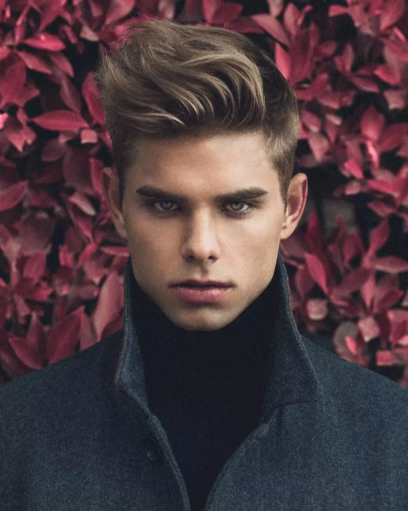 Pelakon/model cantik Sean Stahlnecker membintangi penggambaran elegan di Los Angeles ini oleh jurugambar yang berpangkalan di NYC, Brian Jamie. Sean berasal dari Phoenix, Arizona, dan kini berpangkalan di LA dengan Wilhelmina LA. Sean telah menjadi agak popular dengan ketampanan Hollywoodnya dan personaliti yang menang. Kami menjangkakan 2016 yang besar untuknya. Brian memotret beberapa model lelaki paling hangat di dunia, dan mempunyai reputasi yang baik serta hubungan segera dengan model yang dirakamnya.