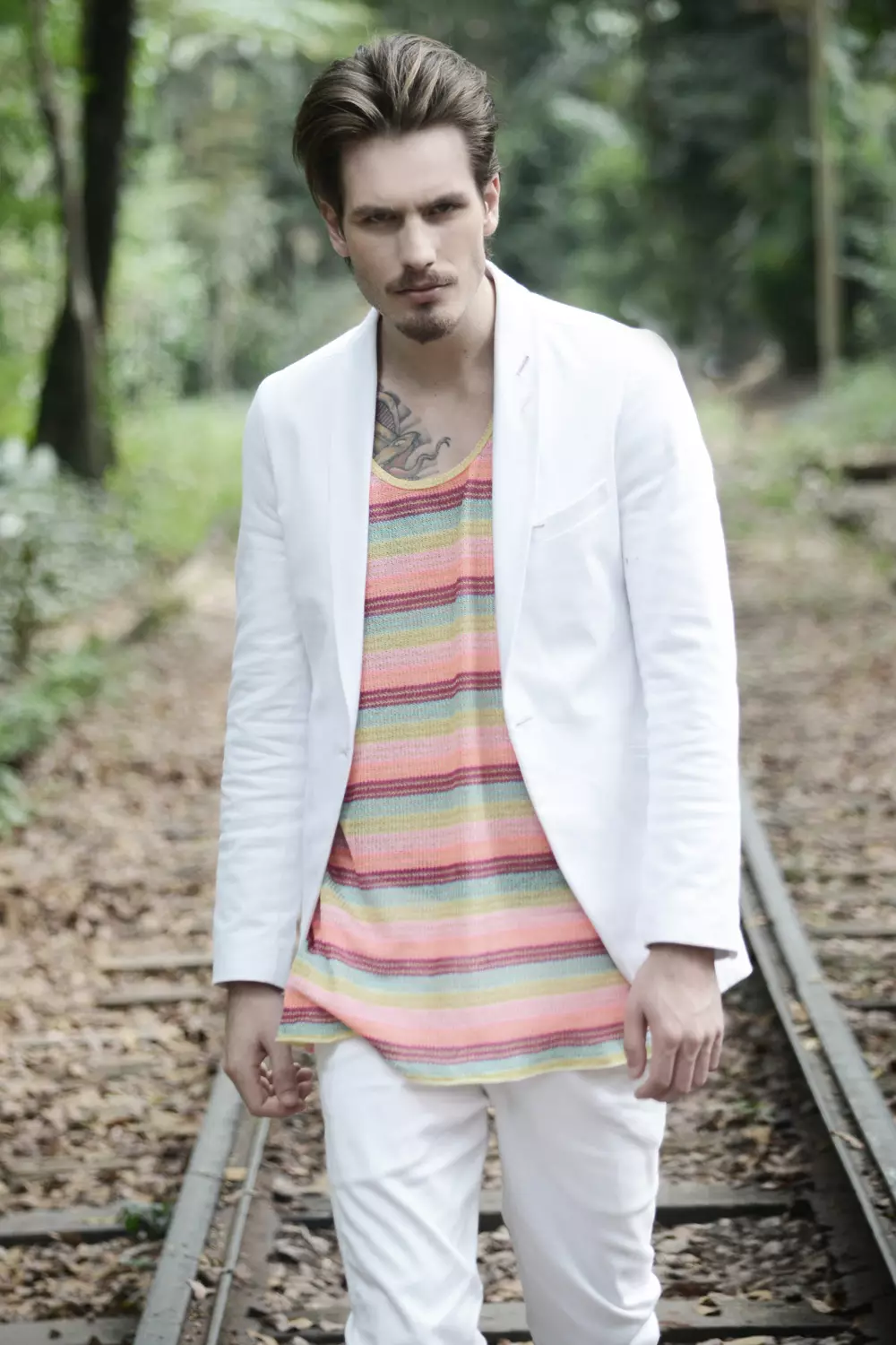 Kurasa muri Campinas, São Paulo Berezile. Hura Ford Model Model Pedro Senger yafotowe na Rodrigo Marconatto.