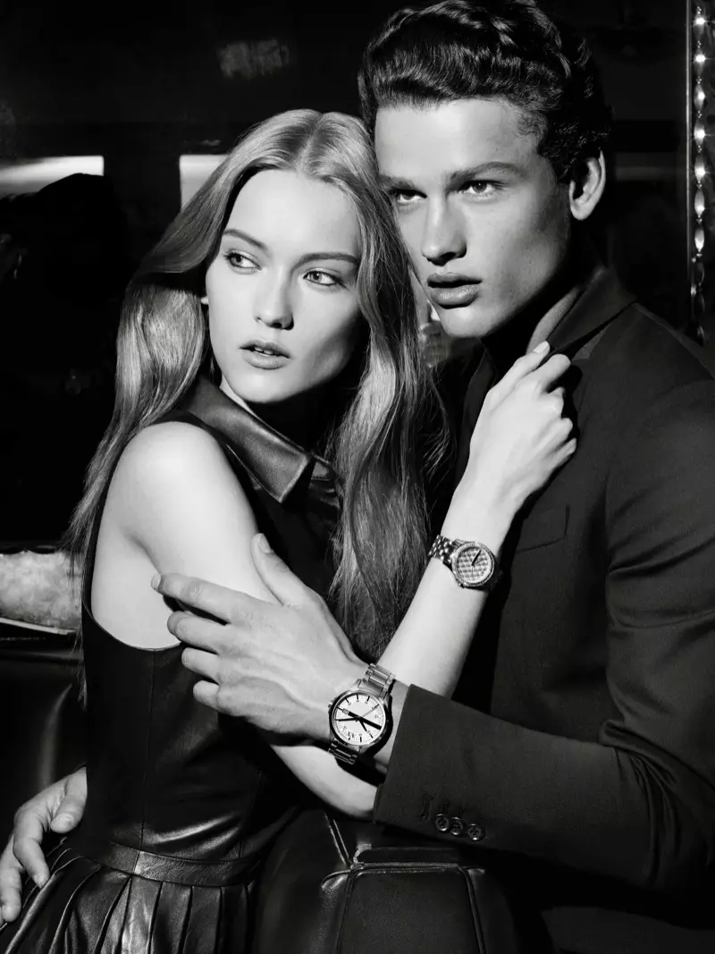 800x1067xarmani-exchange-holiday-2013-campaign-0019.jpg.pagespeed.ic.yRDWqTn0Cg