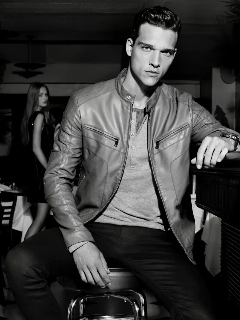 800x1067xarmani-exchange-holiday-2013-campaign-0002.jpg.pagespeed.ic.PoYPkXeqJO