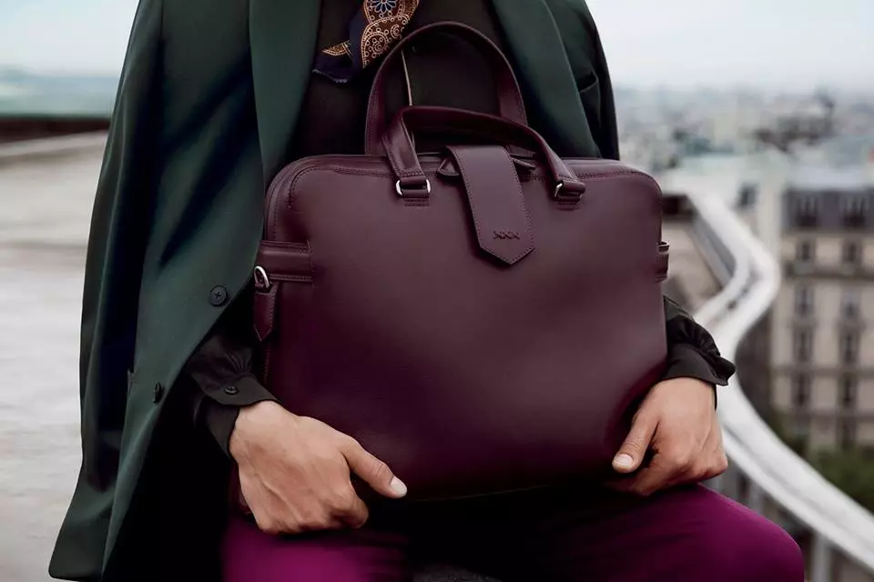 Campania publicitară Ermenegildo Zegna Couture SS 2015 continuă să interpreteze dihotomia dintre ARHITECTURĂ și SPAȚIU, care a fost inspirația principală din spatele prezentării de modă SS15. Ph de Inez & Vinoodh. Concept creativ de Stefano Pilati