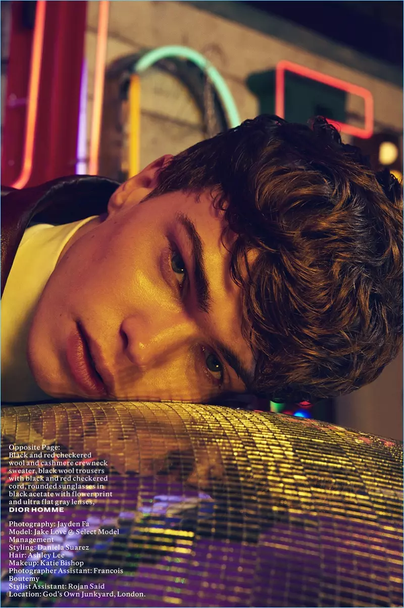 jake-love-in-big-city-lights-for-lofficiel-hommes-me7