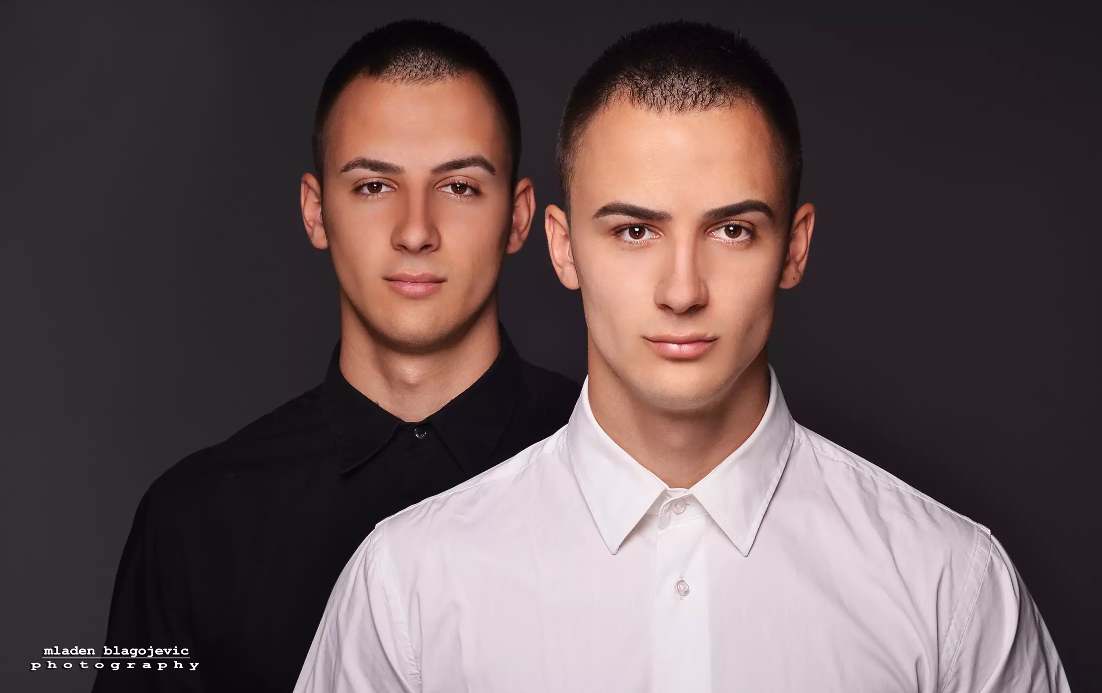 TWINS ໂດຍ Mladen (16)