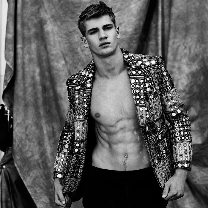 Sina Liam Vandiar at Matty Carrington ay kinunan ni Mark Cant at nilagyan ng istilo si Joseph Kocharian ng mga piraso ng FW15 mula sa Moschino, Sibling, Givenchy at higit pa, para sa pinakabagong isyu ng Attitude magazine.