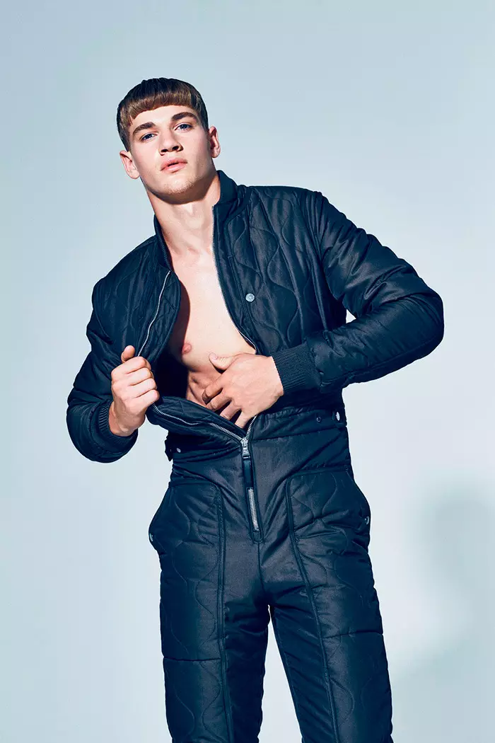 Liam Vandiar sareng Matty Carrington ditémbak ku Mark Cant sareng gaya Joseph Kocharian kalayan potongan FW15 ti Moschino, Sibling, Givenchy sareng seueur deui, pikeun édisi panganyarna tina majalah Attitude.