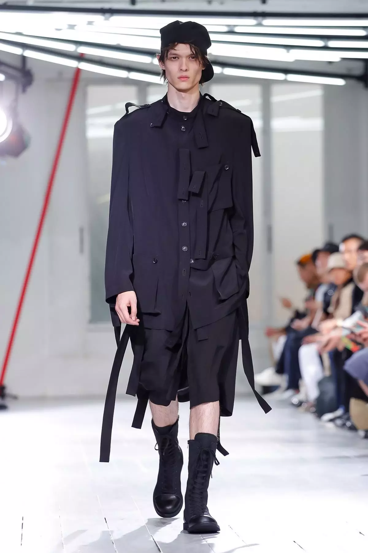 Yohji Yamamoto Caij nplooj ntoos hlav/Lub caij ntuj sov 2020 Paris 27355_18