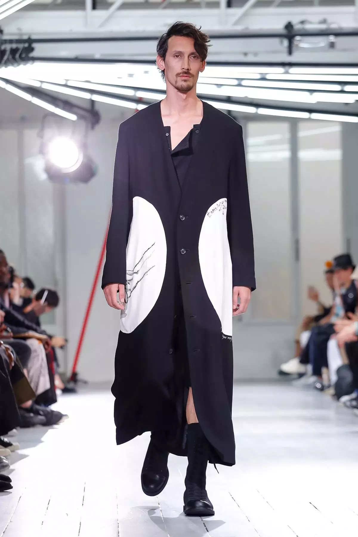 Yohji Yamamoto ವಸಂತ/ಬೇಸಿಗೆ 2020 ಪ್ಯಾರಿಸ್ 27355_20