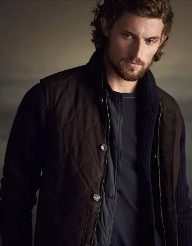 Beyond the Hills de nije redaksje eksposearje A/W 2015-16 Men's Collection fan Massimo Dutti mei manlik model Wouter Peelen.